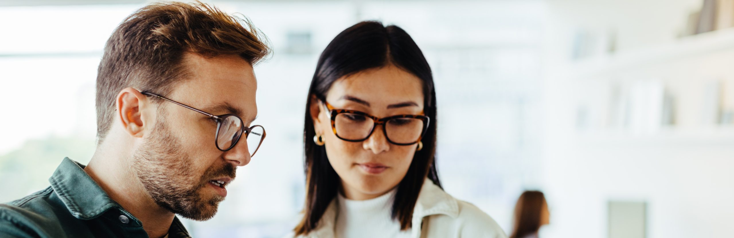 two people talking to represent a fractional cfo